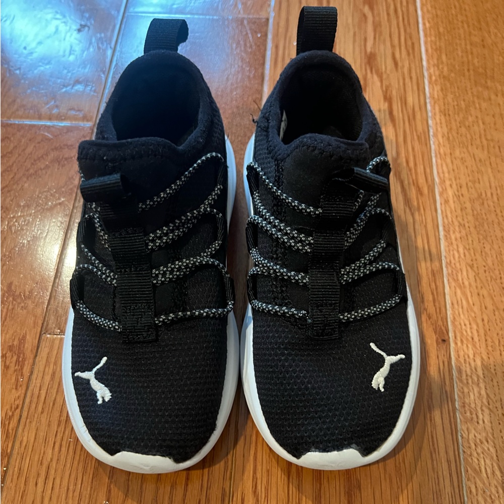 Puma Kids Black and White Sneakers like new